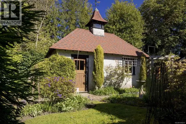 1648 Rockland Ave Victoria, British Columbia in Houses for Sale in Victoria - Image 40