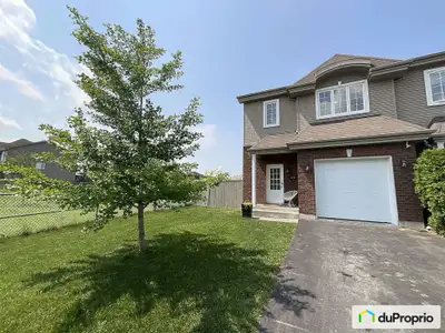 Bienvenue au 129 rue Bellini! Cette charmante maison de ville est située dans un des quartiers les p...