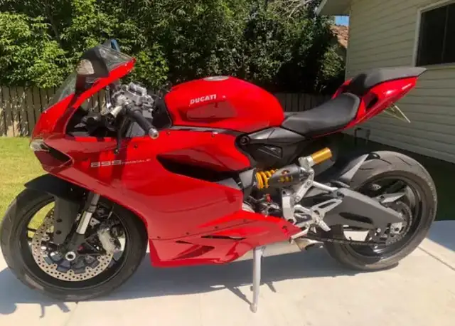 2015 DUCATI PANIGALE 899 (FINANCING AVAILABLE) in Sport Bikes in Strathcona County - Image 6