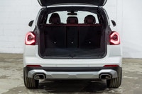 Francais: * Système audio HiFi * Affichage d'instrumentation entièrement numérique * Pneus Runflat E... (image 6)