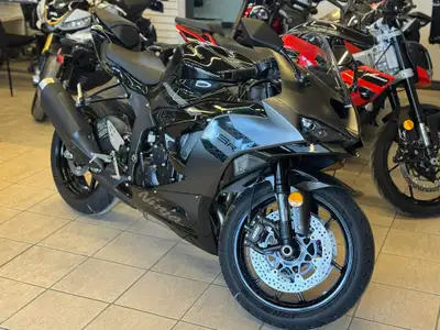 KAWASAKI ZX-6R ABS 2026 4 cylindres 636cc Injection Refroidi par liquide Modes de puissance Quickshi...