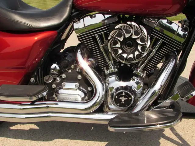 2013 Harley-Davidson FLTRX Road Glide Custom in Sport Touring in Leamington - Image 15