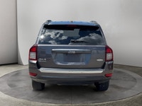 This Jeep Compass boasts a Regular Unleaded I-4 2.4 L/144 engine powering this Automatic transmissio... (image 3)