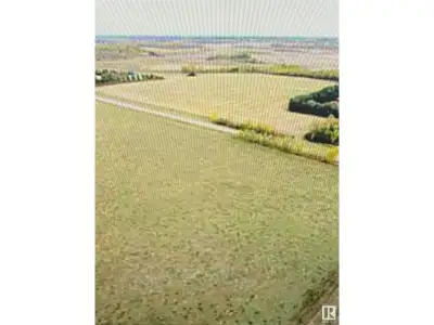 Excellent parcel of Agricultural Land on Hwy 28 just north of Gibbons in Sturgeon County. This parce...