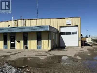 Position your business for success with this versatile 3,975 sq ft commercial lease building designe...