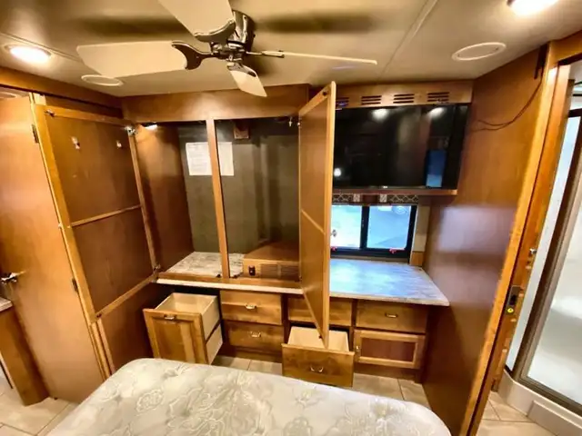 2017 Tiffin Motorhomes Allegro 36 LA in RVs & Motorhomes in Abbotsford - Image 15
