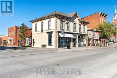 Charming 2 bedroom, 1 bathroom unit located in the heart of downtown Stratford! Enjoy the convenienc...