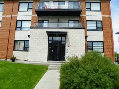 Condo avec 2 chambres à louer à Pointe aux Trembles