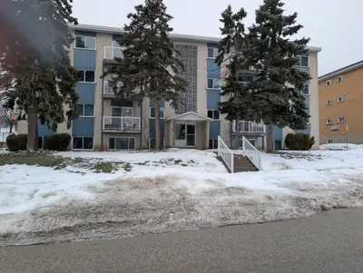 TWO BEDROOM UNIT CLOSE TO CAMPUS, PARKS AND GROCERY Well kept four storey building with a walk score...