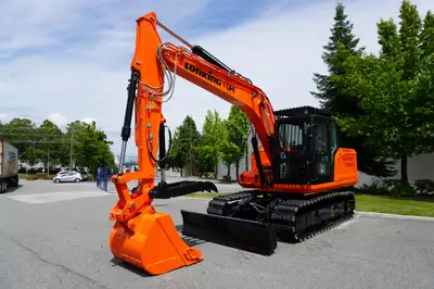 The UHI CDM6135 is your powerful partner for demanding jobs. Equipped with a durable 100 hp Cummins...