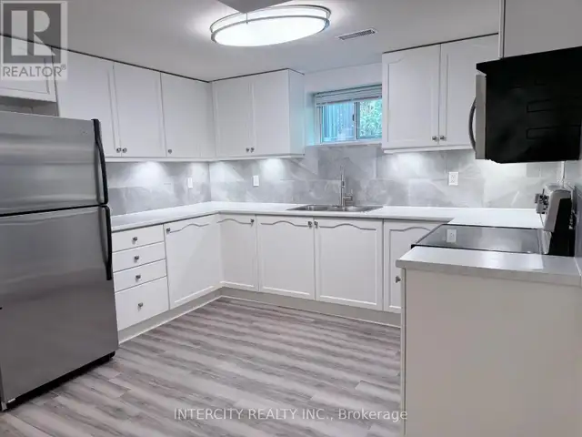 36 STRATHBURN BOULEVARD Toronto (Humberlea-Pelmo Park), Ontario in Long Term Rentals in City of Toronto - Image 10