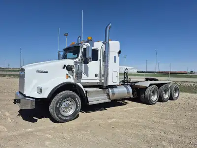 2018 Kenworth T800 Tri Drive Sleeper Truck Tractor - Cummins X15 15 L 6 Cylinder 565 hp Diesel Engin...