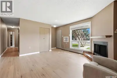 Welcome to this well maintained main floor condo in the beautiful neighbourhood of Gardiner Heights,...