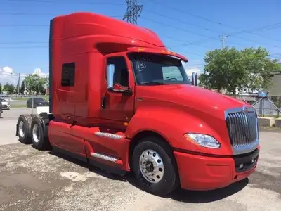 Stock #: V494100 Tandem Axle Sleeper Tractor, Cummins X15 engine (450) HP, Eaton Fuller Ultra Shift...