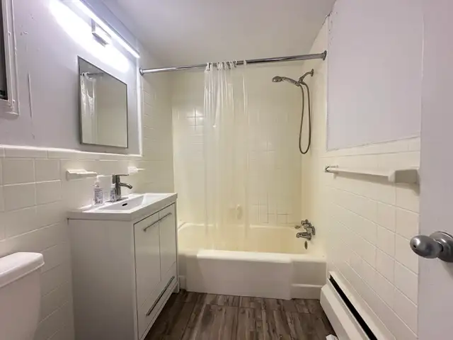 Beautiful 2 bedroom 1.5 Bath apartment l in Long Term Rentals in City of Montréal - Image 11