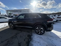 Welcome to Country Hills Volkswagen 2025 Volkswagen Atlas Cross Sport Execline Our team of knowledge... (image 4)