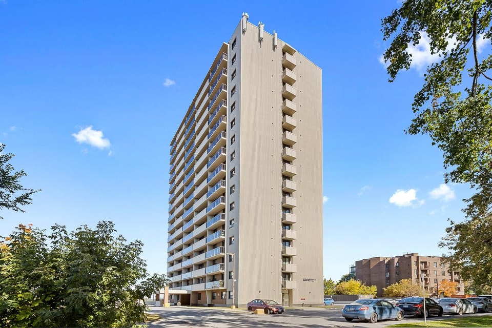 Studio Apartment for Rent - 2880 Carling Avenue 5