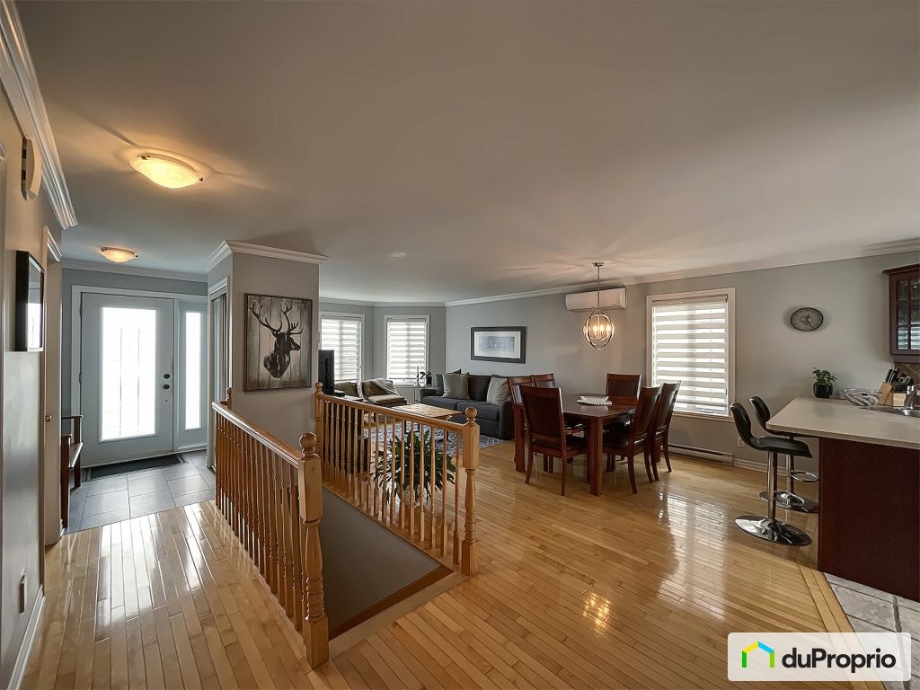 $670,000 - Bungalow for sale in St-Basile-Le-Grand — photo 2