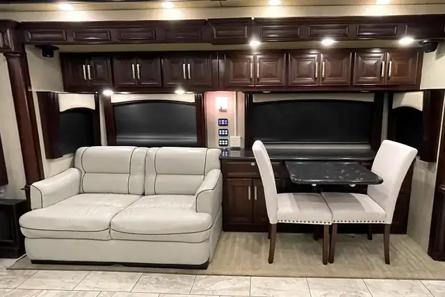 2014 American Coach Eagle 45T – Pre-Owned Class A Motorhome in RVs & Motorhomes in Red Deer - Image 18