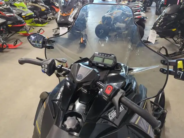 2016 Yamaha SR Viper STX 146 DX in Snowmobiles in West Island - Image 5