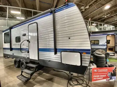 Keystone Springdale Classic travel trailer 200RLCWE highlights: Full Bath Kitchen Pantry Sofa Exteri...