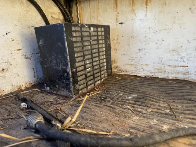 2001 DODGE RAM 3500 in Heavy Trucks in Saskatoon - Image 28