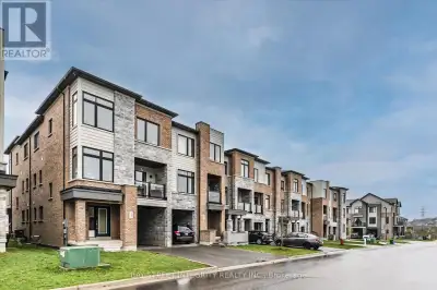 47 VANTAGE LOOP Newmarket (Woodland Hill), Ontario