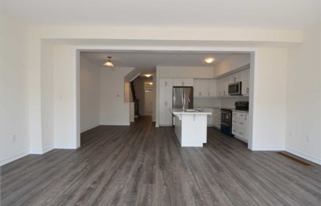 Townhouse for rent in summit park  stoney creek in Long Term Rentals in Hamilton - Image 2