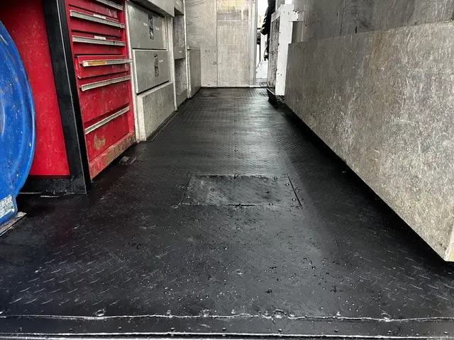 2005 Morgan Olson Workhorse 14 Foot Step Van with Shelving in Heavy Trucks in City of Montréal - Image 26