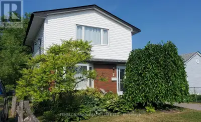 HOME FOR CHRISTMAS! This unique split level in Lindsay is a perfect set-up for large families, multi...