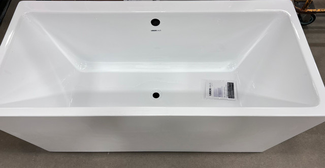 Bain autoportant acrylic blanc neuve 67” dans Plomberie, éviers, toilettes et bains  à Ville de Montréal - Image 4