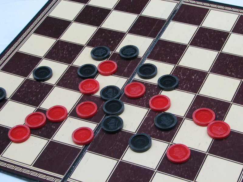 2 JEUX DE TABLE DAMES CLASSIQUES ET POKER BINGO Jouets et jeux Laurentides Kijiji