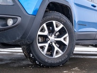 CARGET AUTOMOTIVE is thrilled to offer this 2017 Jeep Cherokee Trailhawk, an off-road-capable SUV fe... (image 2)
