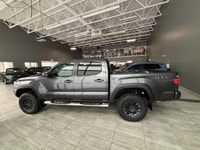 ADAPTIVE CRUISE CONTROL, BACK-UP CAMERA, HEATED FRONT SEATS Pondering the call of unbeaten paths or... (image 8)