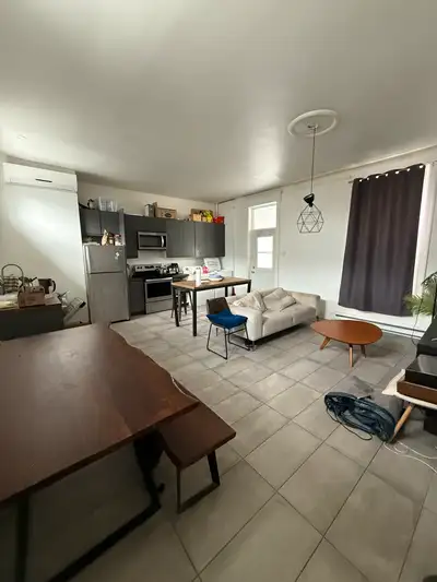 Little Burgundy - Superb Large 3 Bedroom on the 3rd Floor