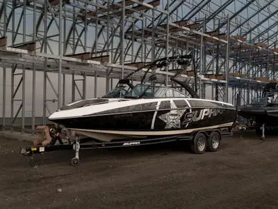 Supra Sunsport 242 2011 Longeur / Length : 24’2'' Largeur / Beam : 102” Capacité / Capacity : 17 Pas...