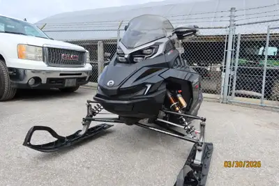 DEMO 2026 Lynx Rave RE 850 Turbo R in black. This "Top-of-the-Line" Spring Only Lynx trail sled feat...