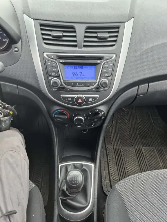 2013 Hyundai Accent GL4149048024826060810