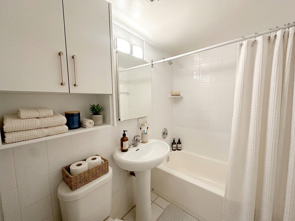 One Bedroom Apartment for Rent - 199 Roehampton Avenue 5