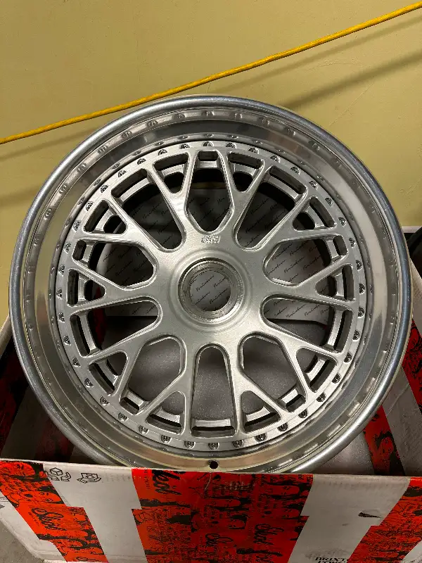 Porsche 911 992 Turbo S Staggered Rims in Tires & Rims in Kitchener / Waterloo - Image 3