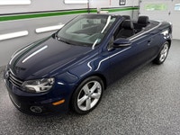 HARDTOP CONVERTIBLE - LOW MILEAGE We have a 2013 Volkswagen EOS Comfortline! This sporty convertible... (image 3)