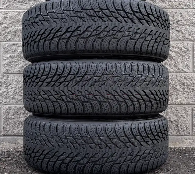 (95%) 4x 235/60R18 Nokian Winters w/ Volvo XC60 18" Rims in Tires & Rims in City of Toronto - Image 4