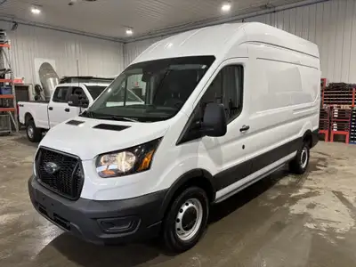 Très beau Ford Transit 250 2024, Hi Roof 48000 KMs seulement Modèle empattement de 148, Longueur moy...