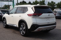 CLEAN CARFAX ACCIDENT FREE WELL MAINTAINED AWD Experience The Perfect Blend of Style And Performance... (image 4)