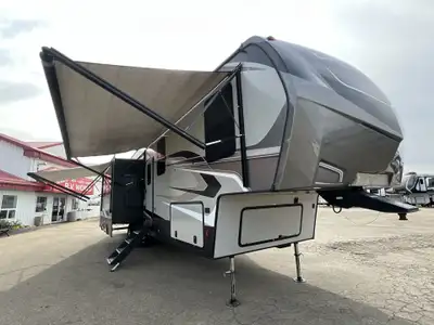 Well-maintained and spacious fifth wheel trailer ready for your next adventure. This 2019 Keystone L...