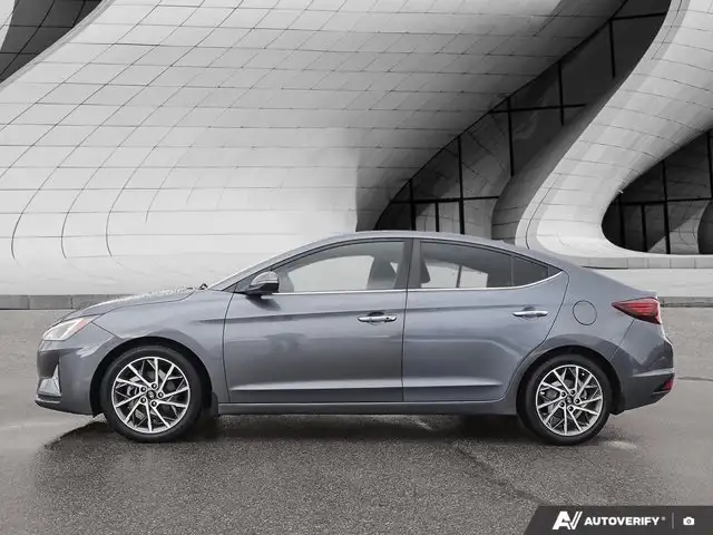 2020 Hyundai Elantra Luxury in Cars & Trucks in London - Image 3