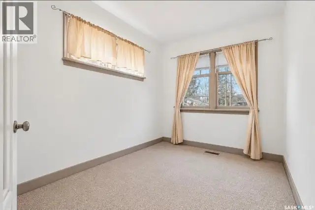 610 Albert AVENUE Saskatoon, Saskatchewan in Houses for Sale in Saskatoon - Image 10