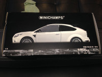 1/18 Diecast minichamps Ford Focus rs500 cosworth white & black