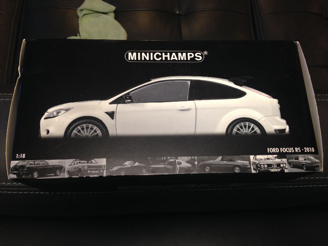 1/18 Diecast minichamps Ford Focus rs500 cosworth white & black dans Art et objets de collection  à Ville de Montréal