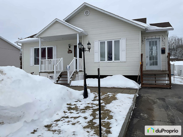 300 000$ - Maison à paliers multiples à vendre à La Baie dans Maisons à vendre  à Saguenay
